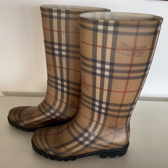 Authentic Burberry Rain Boots - size 8 - Picture 2 of 8